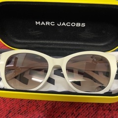 MARC JACOBS ホワイト サングラス ケース付きの画像