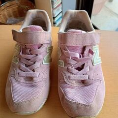 子ども用スニーカーの画像