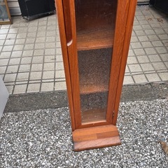 ガラス戸棚の画像