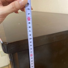 アンティーク調食器棚の画像