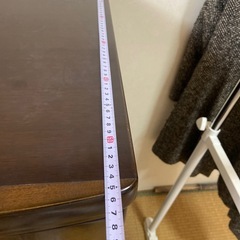 アンティーク調食器棚の画像
