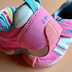 子ども用スニーカーの画像