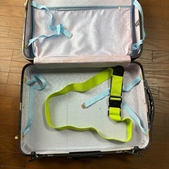 【取りに来てくれる方】サムソナイトスーツケース　ベルト付　の画像