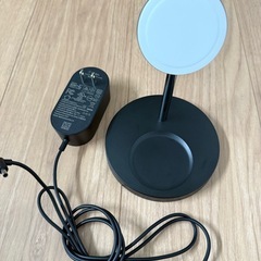 ワイヤレス充電器　アップル純正の画像