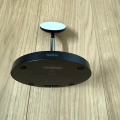 ワイヤレス充電器　アップル純正の画像