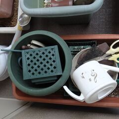 使わなくなったプランター、植木鉢などお譲りします。の画像