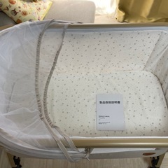 赤ちゃんベビーベッドの画像