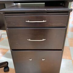 ★滅多に入荷なし★ カリモク オフィス3点セット W(幅)135×D(奥行き)75×H(高さ)70cm  ※クリーニング済みの画像