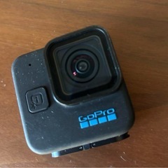 GoPro mini 11 アクションカメラ レッド 本体と付属品の画像