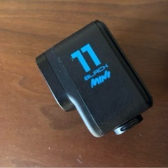 GoPro mini 11 アクションカメラ レッド 本体と付属品の画像