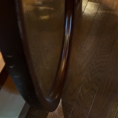  柳宗理（Yanagi Sori）デザイン曲げ木技術: 高温で蒸したブナ材などの木材を金型に沿わせて曲げる、秋田木工の鏡の画像