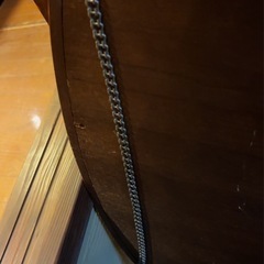  柳宗理（Yanagi Sori）デザイン曲げ木技術: 高温で蒸したブナ材などの木材を金型に沿わせて曲げる、秋田木工の鏡の画像