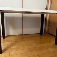 ダイニングテーブルの画像