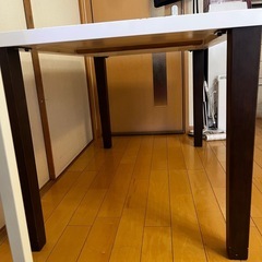 ダイニングテーブルの画像