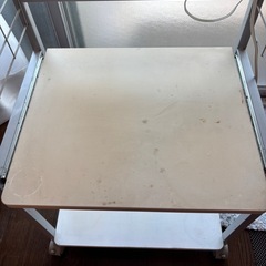 コンセント付きレンジラックの画像