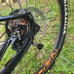 カーボンファイバー自転車の画像