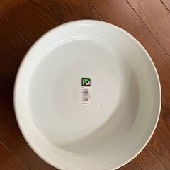 籐でできた観葉植物用のかごの画像
