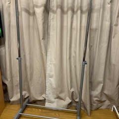 ハンガーラックの画像