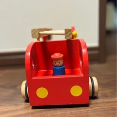 木のおもちゃ　消防車の画像