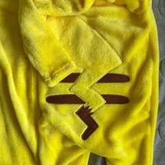 新品未使用　ピカチュウ フード付きロンパース 80〜90サイズ　双子　ハロウィンの画像