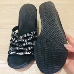 スケッチャーズのサンダルの画像