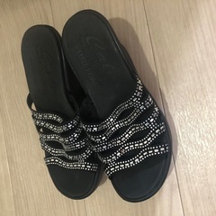スケッチャーズのサンダルの画像