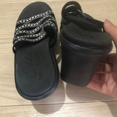 スケッチャーズのサンダルの画像