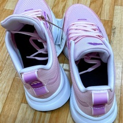 adidasスニーカーの画像