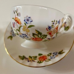 名門AYNSLEYのクラシカルなカップ&ソーサーの画像