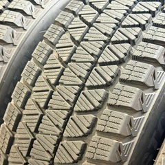 【極美品】 225/65R17 102Q ブリヂストン　交換工賃込み　4本　スタッドレスタイヤ　DM-V3 23年　イボ付きの画像