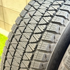 【極美品】 225/65R17 102Q ブリヂストン　交換工賃込み　4本　スタッドレスタイヤ　DM-V3 23年　イボ付きの画像