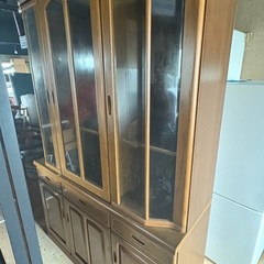 食器棚大入荷！　状態はあまり良くないです　A08の画像