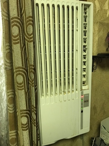 窓型エアコン【早めの取り引きは値引き致します。】