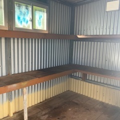 トタン倉庫の画像