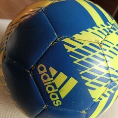 練習用サッカーボール（4号とフットサル用の2球）の画像