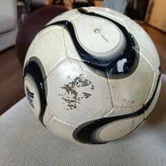 練習用サッカーボール（4号とフットサル用の2球）の画像