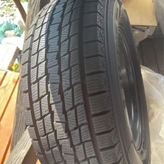 235/70R16アルミタイヤスタッドレスタイヤの画像