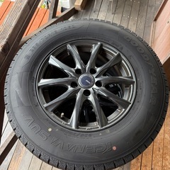 235/70R16アルミタイヤスタッドレスタイヤの画像