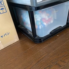 収納棚の上に布団が置けるクリア収納の画像