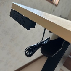 昇降式テーブル　コンセント付きの画像