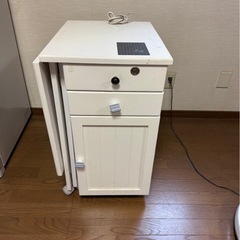 折りたたみテーブルの画像