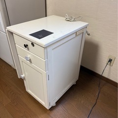 折りたたみテーブルの画像