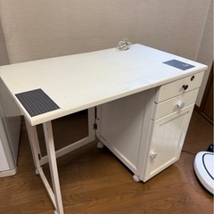 折りたたみテーブルの画像