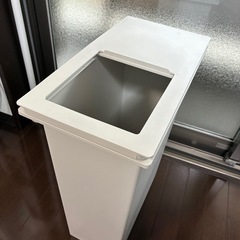 無印のゴミ箱　ふた付きの画像