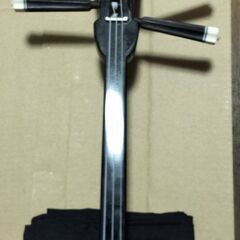 💖期間限定💖　激安 新品人口革 一般三線【ｶﾗｸｲ黒檀使用】のみ💖三線入れ布袋をサービス💖の画像
