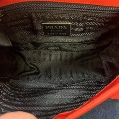 PRADA レッド　 ショルダーバッグ 斜め掛けの画像