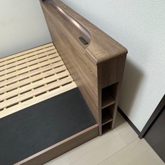 ダブルベッドフレームの画像