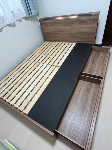 【お取引確定】ダブルベッド（フレームのみ）お譲りします