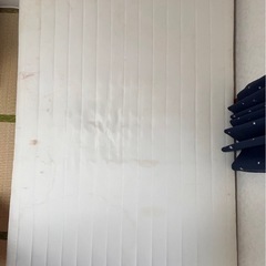 足付きマットレスベッドの画像