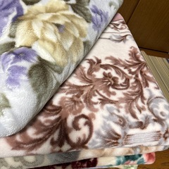 毛布5点 肌布団2点の画像
